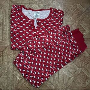 Vineyard Vines medium ladies long sleeve pajamas. Whale with Santa hats. EUC
